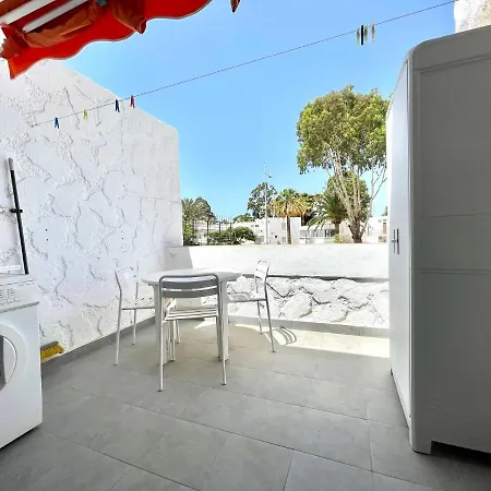 Cozy Apartment With Wifi In Tenerife Sur